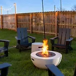 Game Room Balcony Backyard Near Downtown Nash