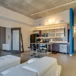 Floor Living 1br 30 Day Min With Rooftop Deck Nashville