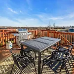 Game Room Balcony Backyard Near Downtown Nash