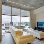 Floor Living 1br 30 Day Min With Rooftop Deck Holiday home Nashville