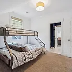 Holiday home Walk To 12 South And Restaurants With Garage And Golf Simulator *