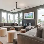 The Elmwood & Ashford - 8br Weho Rooftops Holiday home Nashville