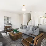 Near Vanderbilt And Belmont With Garage, Pool Table Holiday home Nashville