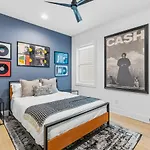 Modern House By Downtown With Garage And Fenced-in Yard * Nashville