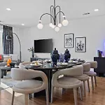 Holiday home Nash Skyline Views Rooftop With Fire Pit Grill *