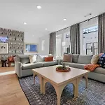 Skyline Views Rooftop Retreat Fire Pit Grill Holiday home