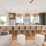 The Elmwood & Ashford - 8br Weho Rooftops Holiday home