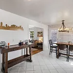 Cozy Gem In 12 South