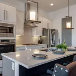 The Skyline Social - Retreat & Private Rooftop *