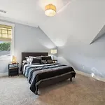 Walk To 12 South And Restaurants With Garage And Golf Simulator * Nashville