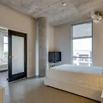 Floor Living 1br 30 Day Min With Rooftop Deck *