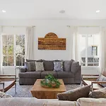 Near Vanderbilt And Belmont With Garage, Pool Table *