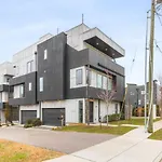 View Only 1 Mile To Downtown With Garage And Rooftop