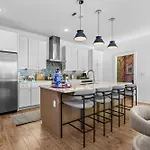 Nash Skyline Views Rooftop With Fire Pit Grill Holiday home *