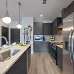 Holiday home Trinity - Odyssey - Pool & Gym - Heart Of Midtown