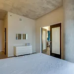 Floor Living 1br 30 Day Min With Rooftop Deck Nashville