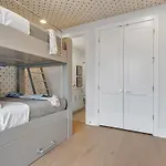 Combined Townhome With 26 Beds - 2 Rooftops! *
