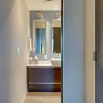 Floor Living 1br 30 Day Min With Rooftop Deck Holiday home