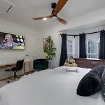 Holiday home Funky Town - Walkable To Attractions