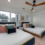 Holiday home Funky Town - Walkable To Attractions *