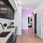 Riverfront Walk To Downtown With Garage Parking Holiday home Nashville