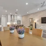 Combined Townhome With 26 Beds - 2 Rooftops! Holiday home Nashville
