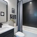 2 Homes! Broadway Views, Rooftops & Karaoke Holiday home