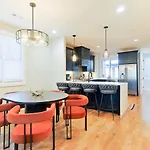 Brand New Townhome In The Heart Of The Holiday home