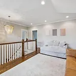 Holiday home Walk To 12 South And Restaurants With Garage And Golf Simulator *