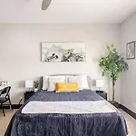 Music Trades Corporate Housing Welcome 3 Bed Holiday home