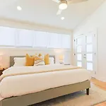 Modern Retreat 4 Bedroom 3 5 Ba Walk To East Nash Gems *