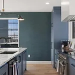 The Linden - Rooftop Views Refined Design New Holiday home *