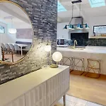 Luxury House Downtown With Private Heated Pool Villa
