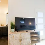 Modern Retreat 4 Bedroom 3 5 Ba Walk To East Nash Gems Nashville