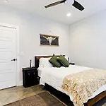 Brand New Townhome In The Heart Of The Holiday home Nashville