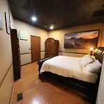 Rockstar Penthouse Speakeasy - Massive By Broadway Holiday home *