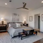 Holiday home The Skyline Social - Retreat & Private Rooftop *