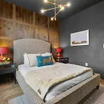 Holiday home Nash Skyline Views Rooftop With Fire Pit Grill *