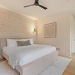 The Elmwood & Ashford - 8br Weho Rooftops Holiday home *