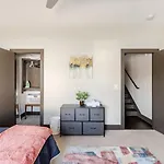Music Trades Corporate Housing Welcome 3 Bed Holiday home