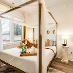 Holiday home Private With Rooftop Game Near Downtown