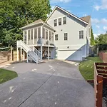 Holiday home Walk To 12 South And Restaurants With Garage And Golf Simulator