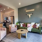 Holiday home Sparkly Boots And Pink Floors Great Location