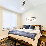 Brand New Townhome In The Heart Of The Holiday home Nashville