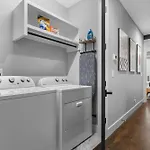 Elegant Nash Karaoke Haven With Rooftop Fire Table Holiday home Nashville