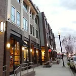 Walk To 12 South And Restaurants With Garage And Golf Simulator Nashville