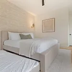 The Elmwood & Ashford - 8br Weho Rooftops Holiday home *