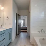 The Skyline Social - Retreat & Private Rooftop