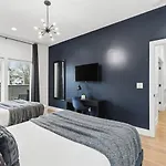 View Only 1 Mile To Downtown With Garage And Rooftop Holiday home *