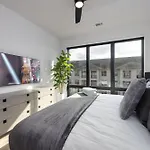 Trinity - Odyssey - Pool & Gym - Heart Of Midtown Holiday home *